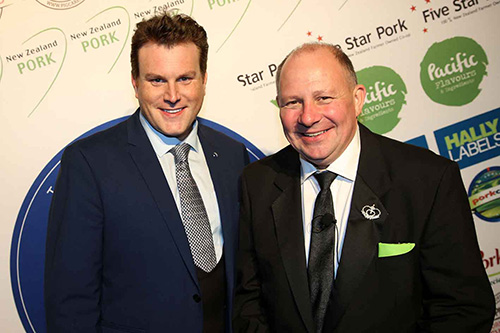 Photograph of Magician Mick Peck with Nigel Godfrey at the New Zealand Pork, Bacon and Ham Awards